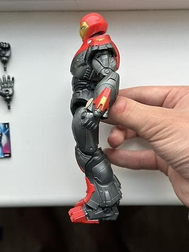 Фигурка Marvel Legends — Ultimate Iron Man. Состояние отличное, все — 3