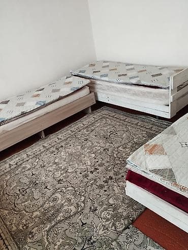 мик джал: Сдаются уютные чистые комнаты. Чолпон-Ата. 500 сом. Адрес — 1