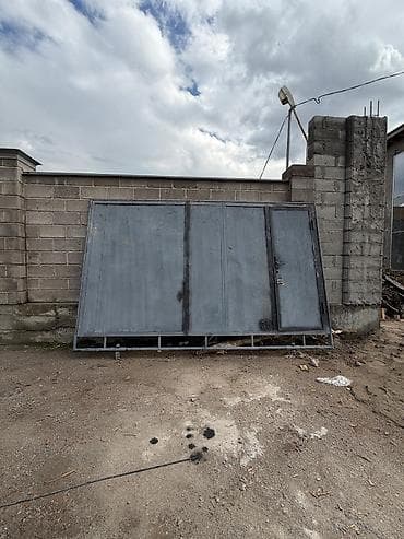 Распашные ворота: Продаю металлические распашные ворота с встроенной калиткой.(3.5м) — 1