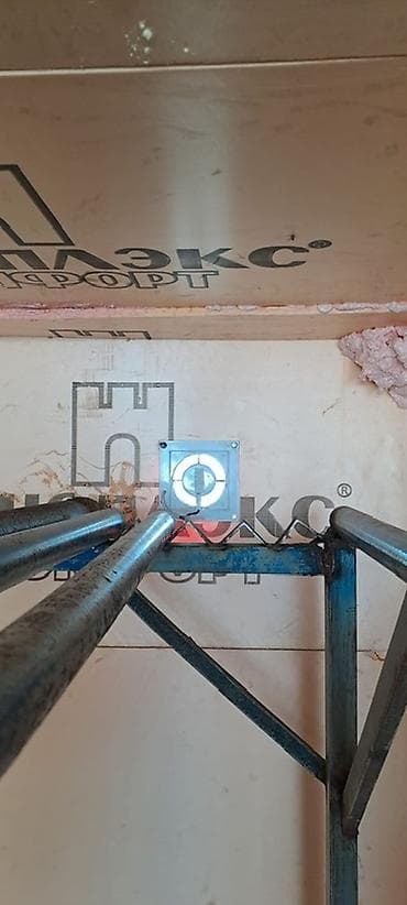 Продается контейнер, длина 8м, ширина 2,4м. Утепленный внутри, свет — 2
