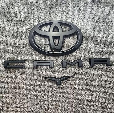черный маркер для авто: Набор эмблем и букв для Toyota Camry черный глянец (black gloss) — 1