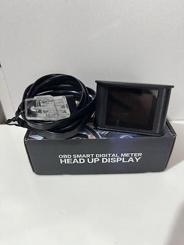OBD HUD дисплей P10 — умный цифровой бортовой индикатор для установки