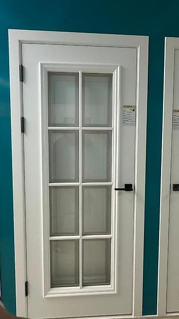 Межкомнатная дверь с остеклением в классическом стиле. - Материал