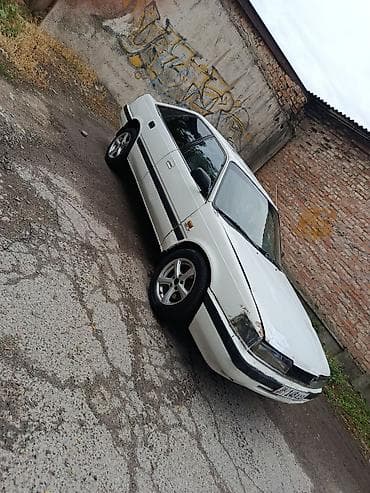 mazda 2: Mazda 626: 1990 г., 2 л, Механика, Бензин, Хэтчбэк — 5