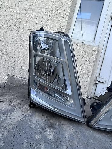 volvo ref: Комплект передних фар Volvo — 3