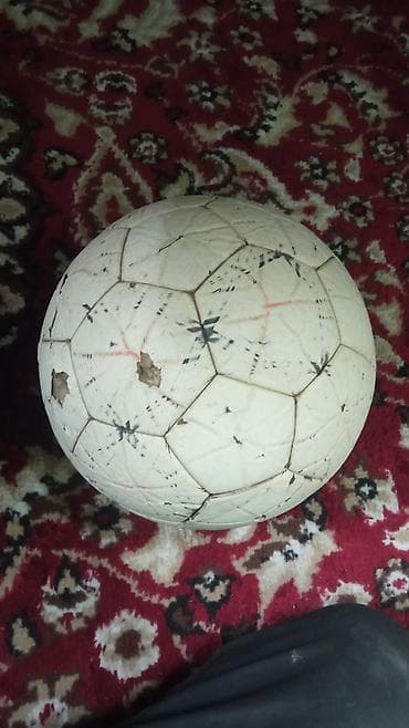 резиновая обувь: Футбольный мяч классической формы (панели-пятиугольники и жарык эмэс — 2