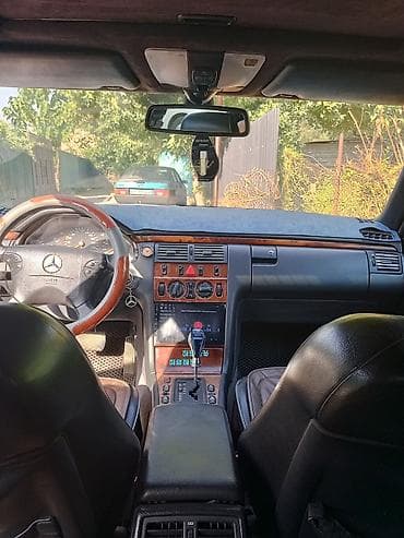 споттер для кузова: Mercedes-Benz E-Class: 1999 г., Седан — 9