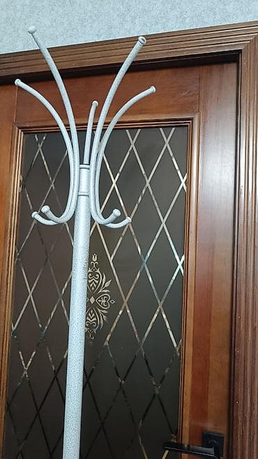 прихожный мебел: Напольная вешалка для одежды из металла. - Материал: окрашенная сталь — 1