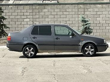 выхлопы машин: Volkswagen Vento: 1996 г., 1.8 л, Механика, Бензин, Седан — 2