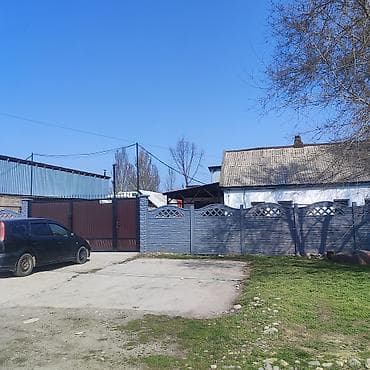 в туалет: Үй сатылат Кожомкул (Военно-Антоновка) айылы. 4 ком. жер үй (стена — 1