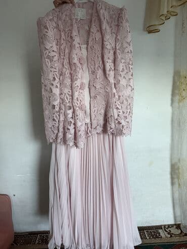 Плащи: Двойка в отличном состоянии,один раз одевали,костюм с юбкой,турецкая — 3