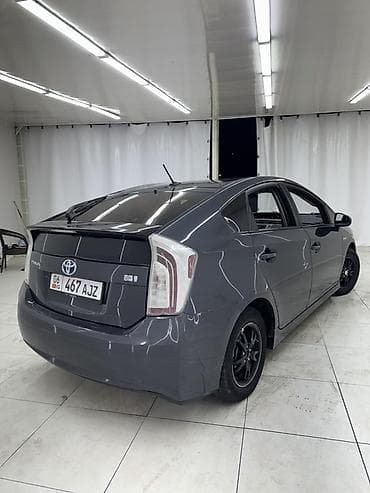Продажа авто: Toyota Prius: 2015 г., 1.8 л, Автомат, Гибрид, Хэтчбэк — 2