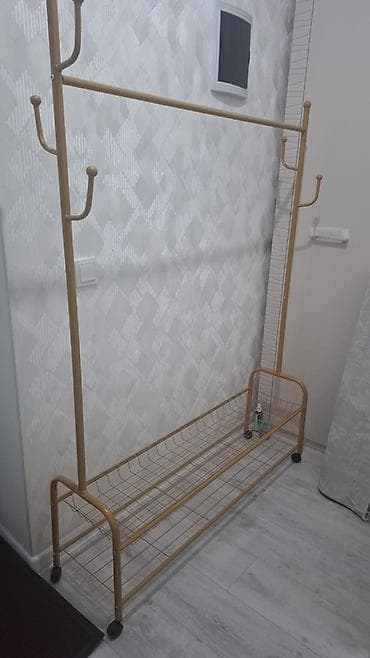 прихожый: Напольная вешалка-гардероб на колёсах, металлическая, золотистый цвет — 3