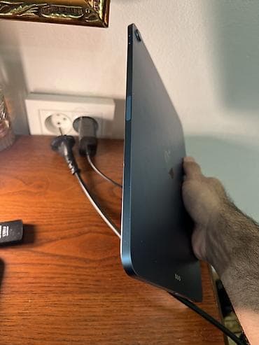 альбом: IPad Air (5‑го поколения) MM9E3LL/A, цвет синий - Экран Liquid — 2