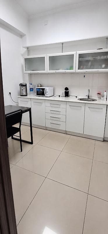 Недвижимость: Аренда офисов, 150 м², В жилом комплексе, С отдельной кухней, С отдельным входом, С отдельным сан узлом — 3