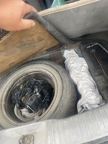 Унаа сатуу: Nissan Almera Tino: 2001 г., 2.2 л, Кол менен иштөөчү, Дизель, Хетчбек — 9