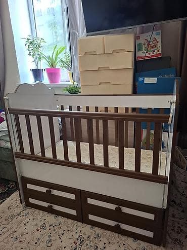 small table: Детская кроватка с матрасом и выдвижными ящиками - Классическая — 4