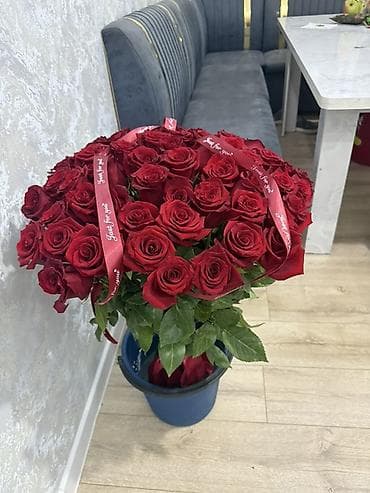 Пышный букет из красных роз 56 роз 90 -100 см Получено 27.04