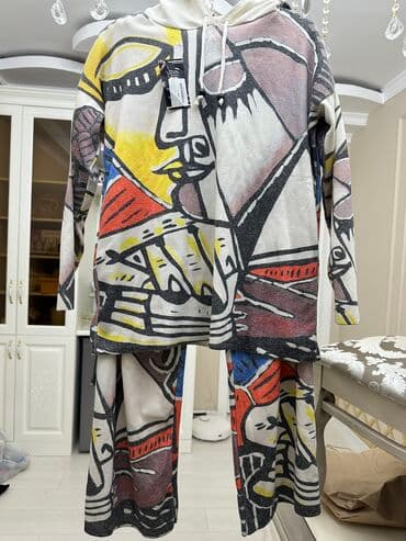 Спортивный костюм, Худи, Турция, M at lalafo.kg Спортивный костюм, Худи, Турция, M