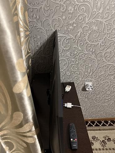 steam iron: Телевизор LED (диагональ около 43–50"), тонкая рамка и узкий профиль — 2