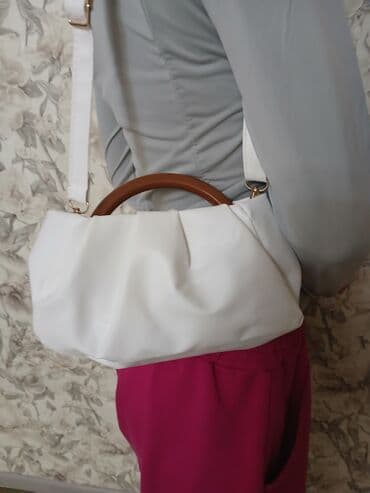 распродажа брендовых сумок: Продам Сумочки классные!! Цвета: белый и голубой Отличный вариант на — 1