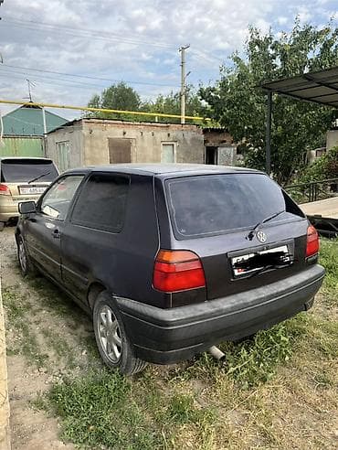 Унаа: Volkswagen Golf: 1993 г., 1.6 л, Кол менен иштөөчү, Бензин, Хетчбек — 2