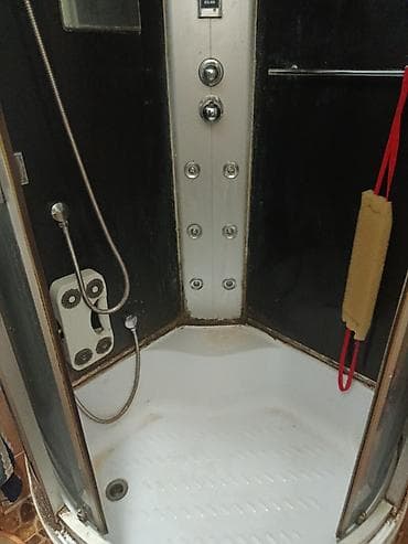 еврокуб бу: Душевая кабина угловая, закрытого типа, с раздвижными дверцами из — 1