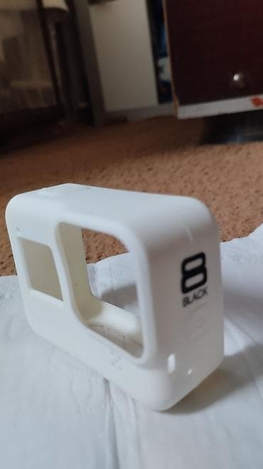 Видеокамеры: - Новый силиконовый защитный чехол для GoPro 8, - 600 сом. - БУ акум — 1