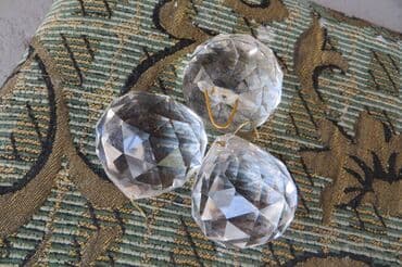 цветные лампы: Люстра б/у разборная, цвет желтого металла, шары гранённые для — 6