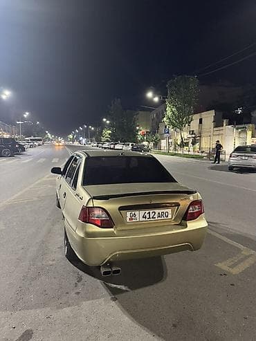 бампер на lx470: Седан золотистого цвета с киргизскими номерами 06 KG 412 ARQ. Кузов — 5
