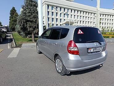 f 4: Honda Fit: 2002 г., 1.3 л, Автомат, Бензин, Хэтчбэк — 4