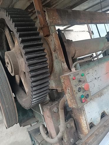 Компрессорлор: Гильотинные ножницы по металлу, воздушный Описание: - Промышленный — 3