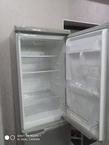 Двухкамерный холодильник Samsung, серебристый цвет, нижняя морозильная — 2