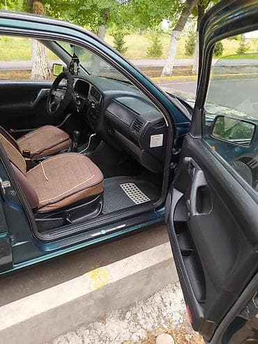colf 2: Volkswagen Vento: 1996 г., 1.8 л, Механика, Бензин, Хэтчбэк — 5