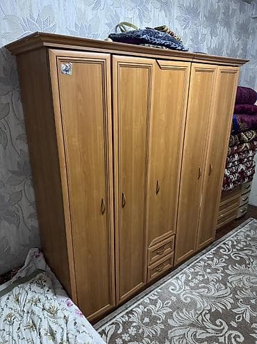Набор мебели для детской/спальни в едином стиле под светлое дерево