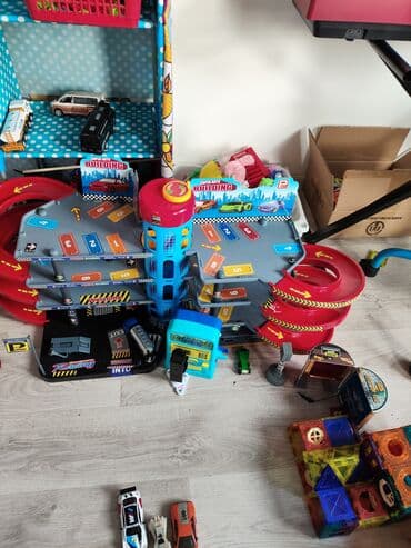 кукла домик: Парковка с лифтом для маленьких машинок типа hot wheels — 4