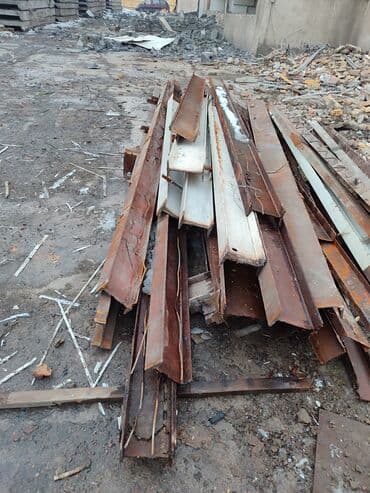 столб: Стальные балки/швеллера, разнокатаные, после демонтажа конструкций. 1 — 7