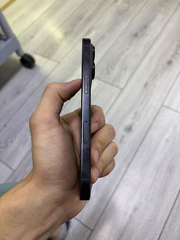 iphone 15 mini: IPhone 16 Pro, Б/у, 256 ГБ, Black Titanium, 89 % — 4