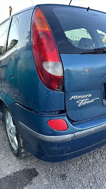 Nissan Almera Tino: 2001 г., 1.8 л, Механика, Бензин, Хэтчбэк — 3