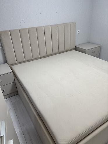 двухместный спальня: Двуспальная кровать, С мягким изголовьем, длина - 200 см — 2