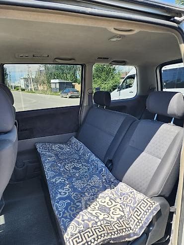 atego 818: Toyota Voxy: 2003 г., 2 л, Автомат, Бензин, Минивэн — 6