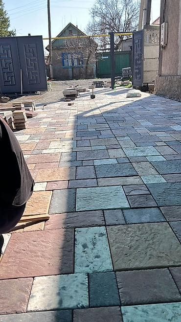 камни на фундамент: Укладка тротуарной плитки и брусчатки под ключ - Профессиональное — 9