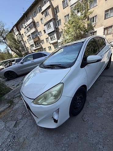 ключ приус: Toyota Prius C: 2016 г., 1.5 л, Вариатор, Гибрид, Хэтчбэк — 9