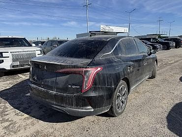 авто перегон: Hongqi E-QM5 Hongqi E-QM5 — китайский электрический седан E-класса — 3