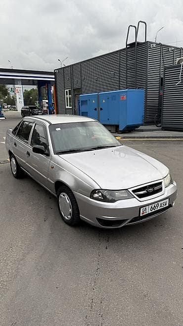 Daewoo Nexia: 2008 г., 1.6 л, Механика, Бензин, Седан