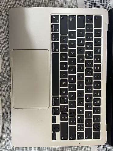 thunder: Apple MacBook Air 13" (чип Apple M2), цвет Starlight - Экран 13.6" — 4