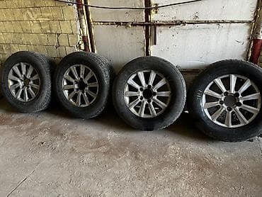 Срочно продаю диска шинам состояние хорошая шина зимние порез шишка