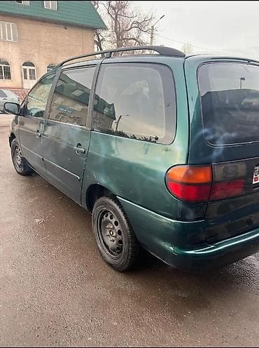 авто рага: Volkswagen Sharan: 1996 г., 2 л, Кол менен иштөөчү, Бензин, Вэн/Минивэн — 1