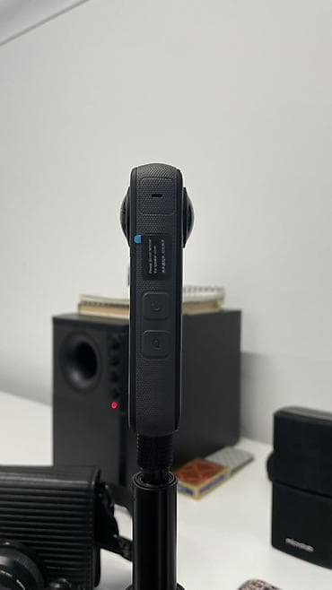 Видеокамералар: Экшн‑камера Insta360 X3 - Съёмка 360° до 5.7K (H.265), фото 72 МП; — 3