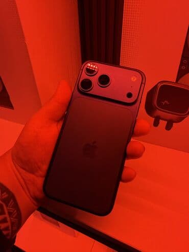 Ламинат: IPhone 17 Pro Max, Б/у, 256 ГБ, Голубой — 1